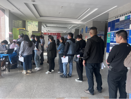 热血传递爱心--境尚净美党支部积极参加无偿献血志愿服务活动